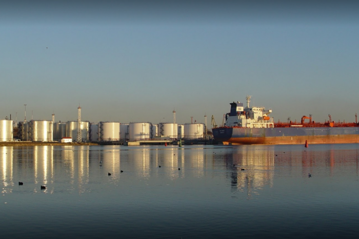 Черноморский топливный терминал отказывается ставить танкер до смены судового агента