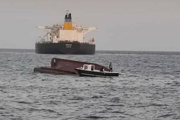 Танкер столкнулся с турецким рыболовным катером