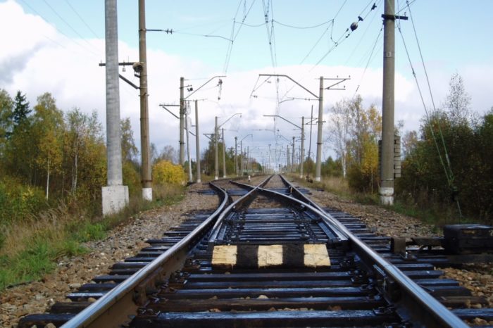 Кабмин снизил финансирование электрификации железной дороги в порт