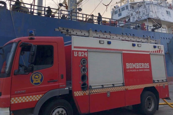 Из-за пожара на судне в порту Ла Лус погибли три моряка