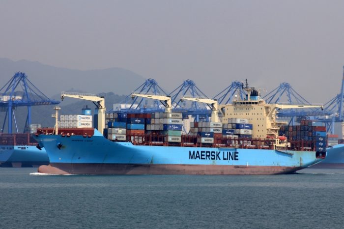 Судно Maersk Cadiz атаковали пираты: экипаж в безопасности