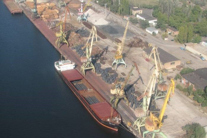 В Николаевском речном порту из-за наезда погрузчика погибла женщина