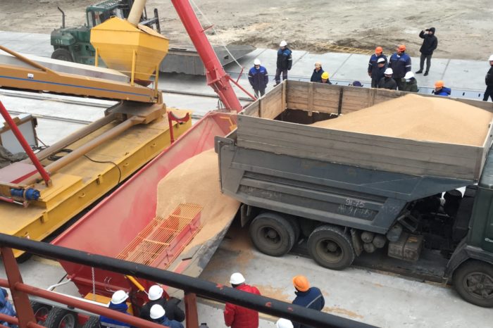 В Мариупольском порту модернизировали конвейерный погрузчик зерновых