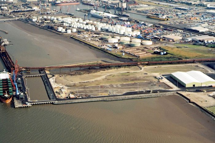 Великобритания инвестирует в создание оффшорных ветряных хабов в портах