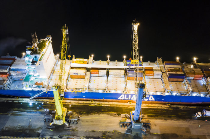 APM Terminals погрузили три 72,5-метровые лопасти на контейнеровоз (ФОТО)