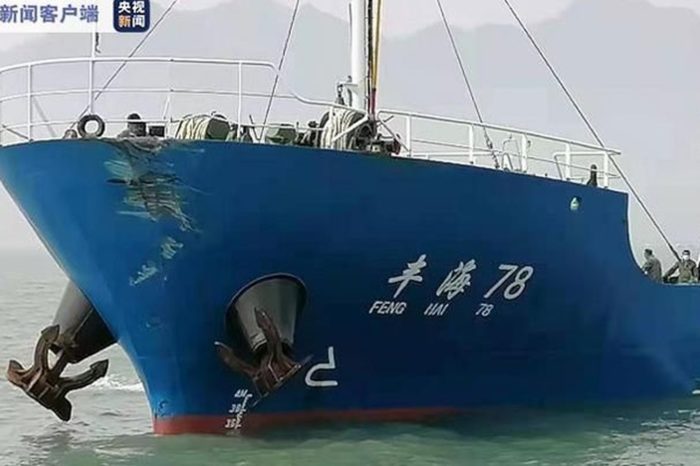 В Восточно-Китайском море столкнулись два судна