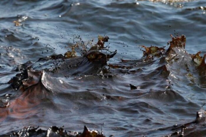 В Черном море произошел крупный разлив нефти