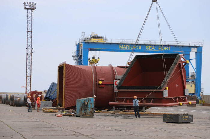 В Мариупольском порту разгрузили оборудование для Азовстали (ФОТО)