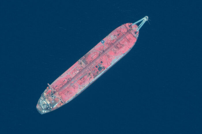 Ржавеющий в Красном море танкер может взорваться в любой момент