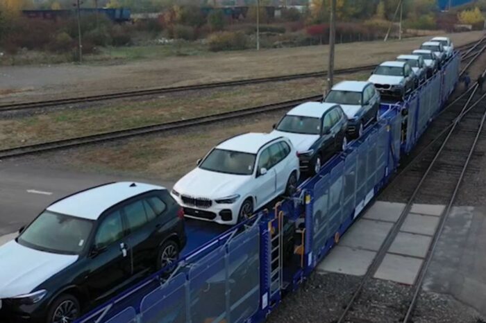 Из немецкого порта в Украину доставили первую партию автомобилей поездом