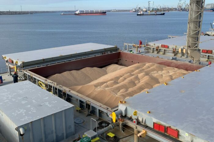 НКХП отгрузил рекордную партию пшеницы на судно (ФОТО)