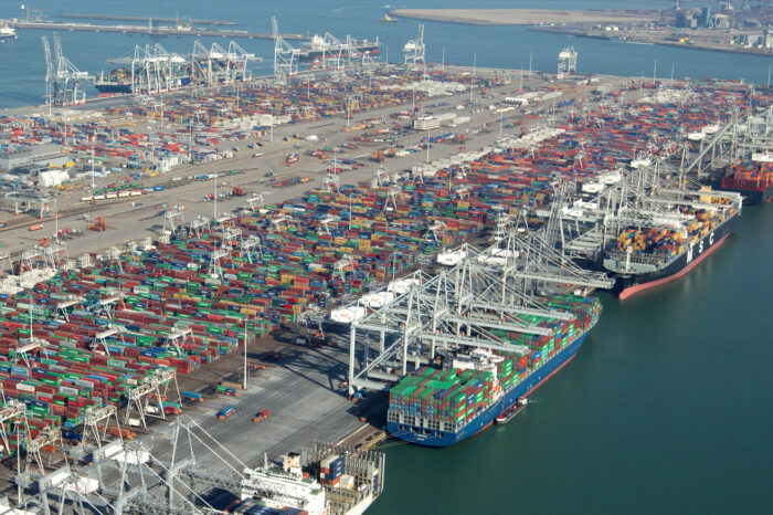 С начала года в порту Роттердам перевалили 350,1 млн тонн грузов