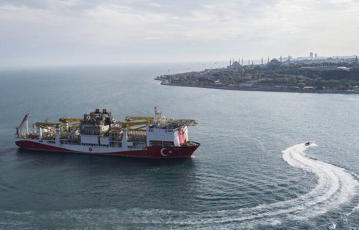 Турция направила буровые суда на освоение газоносного шельфа в Черном море