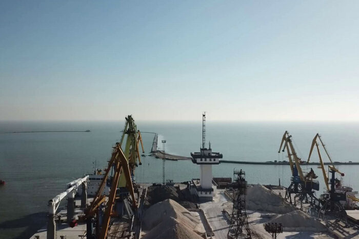 Мариупольский порт потерял треть грузооборота из-за действий РФ