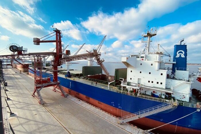 ЕВТ перевалил 2 млн тонн грузов с начала сезона