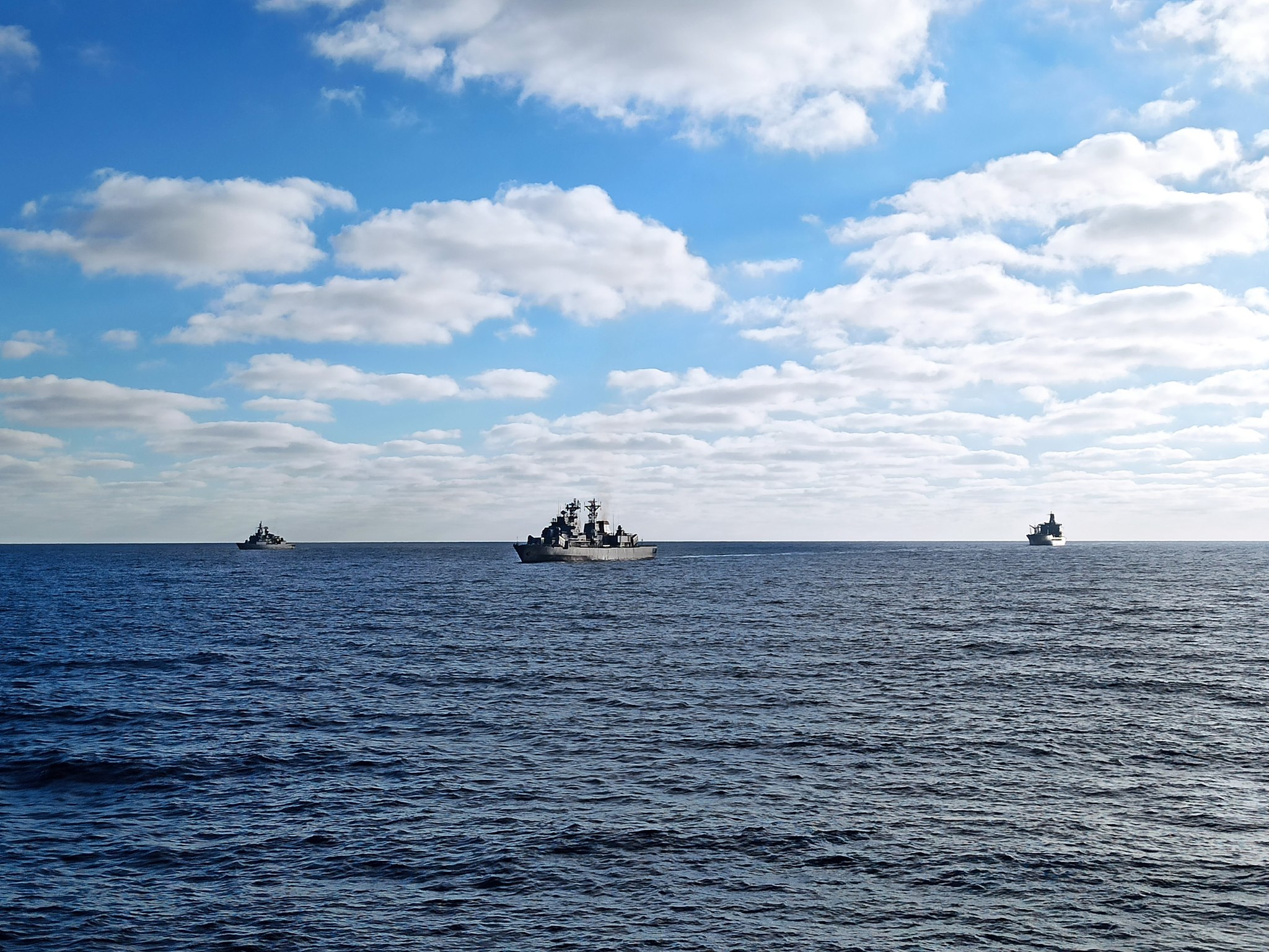 Украинское черное море. Русское море. Очаков. Корабли в Очакове в порту военные в 1989. Десантное судно ВСУ.