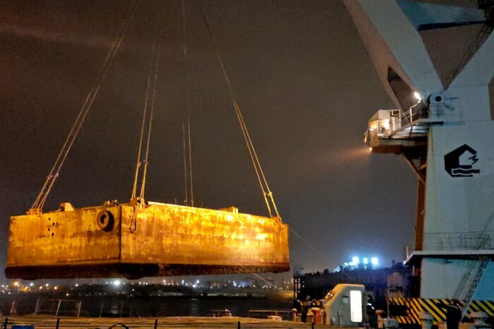 ИСРЗ завершил ремонт плавкрана порта Черноморска