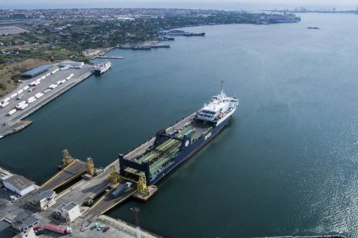 В порту Черноморска открыли второй въезд на территорию паромного комплекса
