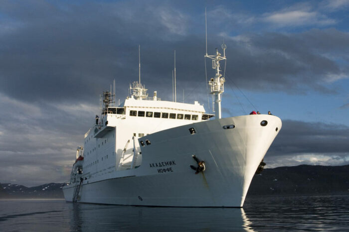 В Дании арестовали российское научное судно «Академик Иоффе»