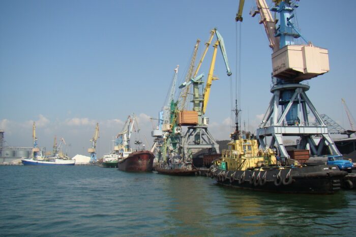 Инвестиции за свой счет: финплан Бердянского порта на 2022 год