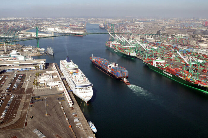 Заторы в портах США приводят к хищению грузов