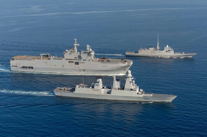 Франция задействует в учениях половину своего флота ВМС