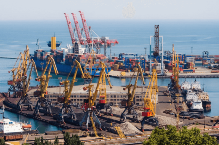 Одесский порт спишет на лом два портовых крана
