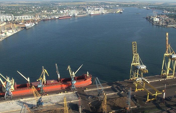 Непрофильные активы порта Черноморска передадут городу
