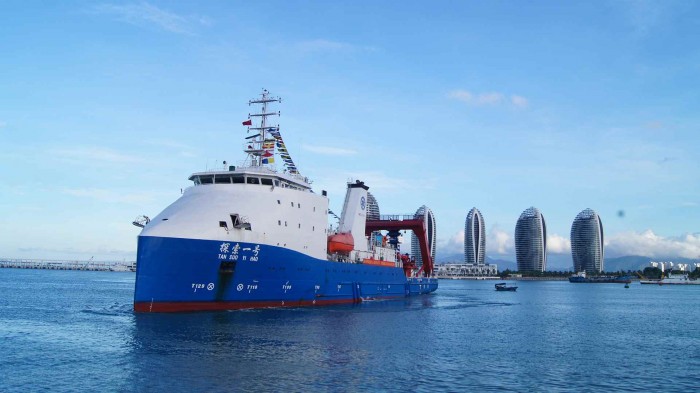 Китайское научное судно завершило экспедицию к Марианской впадине