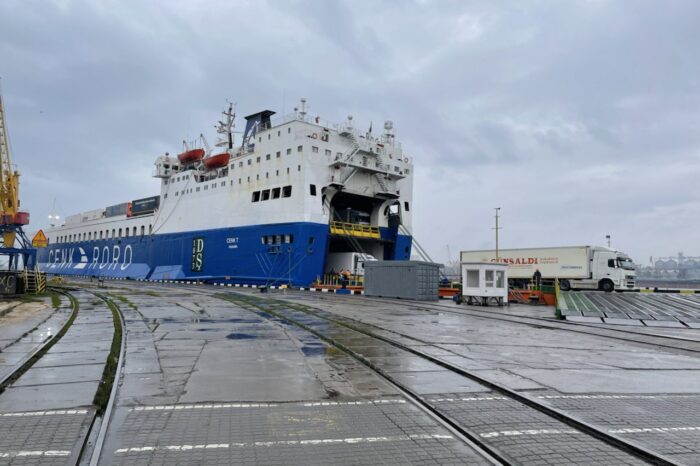 На ролкере в порту Черноморска обнаружили нелегалов