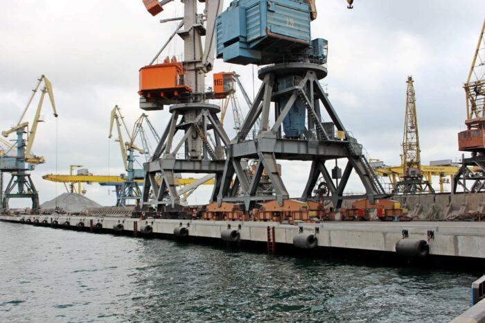На причале в порту Черноморска отремонтируют ж/д пути