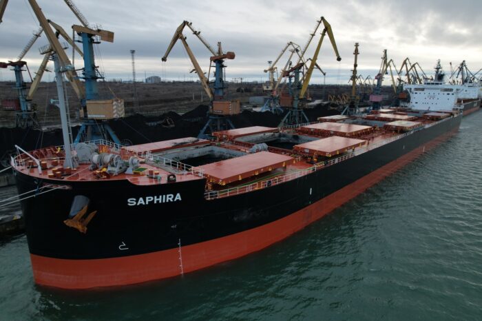 В порту «Южный» разгружают четвертое судно с углем для ДТЭК