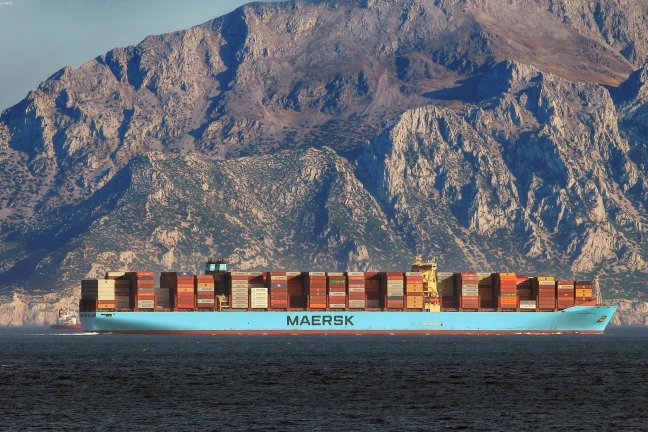 Экипаж контейнеровоза Maersk спас 18 моряков (ФОТО)