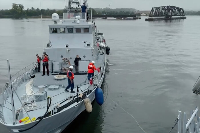 ВМС Украины хотят еще два катера Island