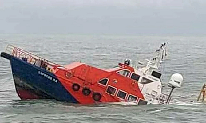 В Бангладеш затонуло судно снабжения