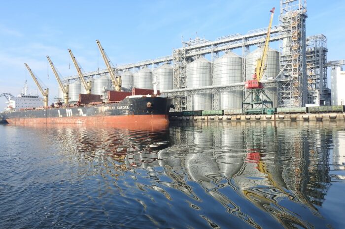 Николаевский порт перевалил почти 30 млн тонн грузов за год