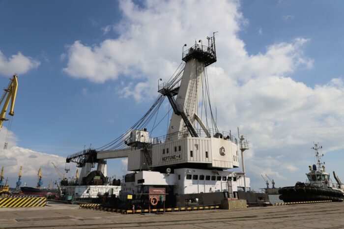 В Мариупольском порту отремонтируют два крана