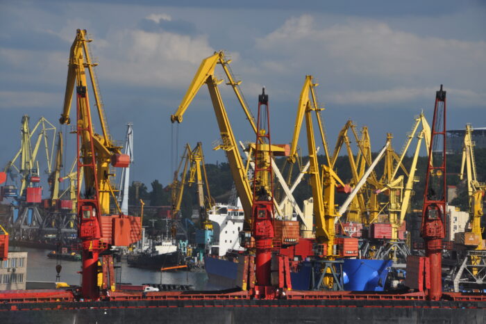 Одесский порт решил избавиться от неисправной техники