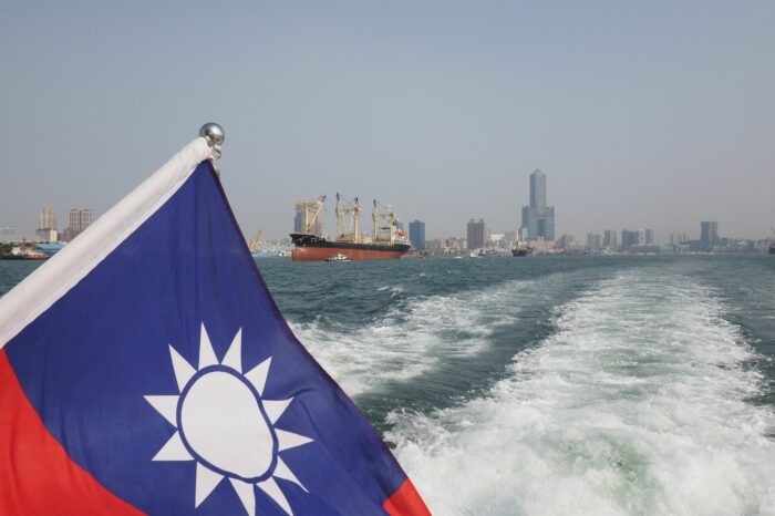 Тайвань прямо с судна выкупил литовский ром для Китая