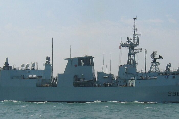 Канада и Испания направили корабли в Черное море