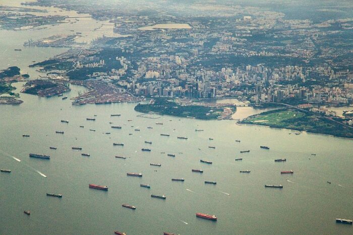 Количество пиратских атак в Сингапурском проливе достигло рекорда за 6 лет
