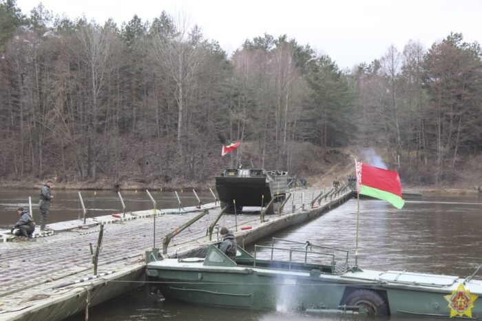 Белорусы развернули через Припять понтонный мост в 4 милях от Украины