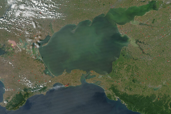 В Азовском море Россия приостановила судоходство
