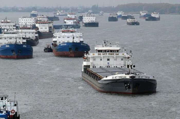 РФ увеличила время задержки торговых судов на выходе из Азовского моря