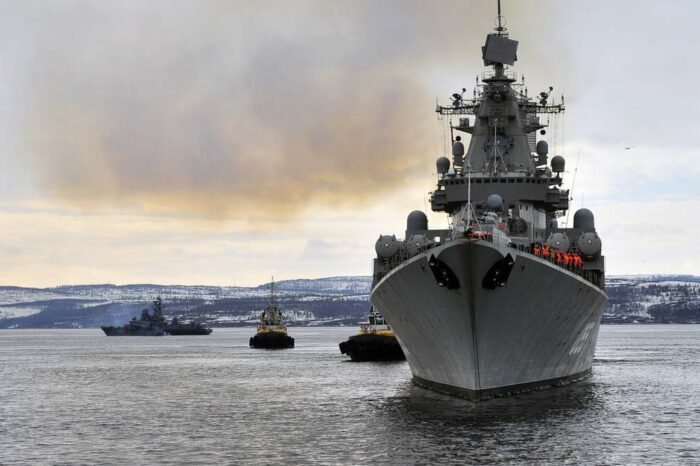 Для учений в Черном море РФ перебрасывает в Крым три десантных корабля
