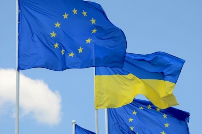 ЕС приостановил решение по займу Украине в размере 1,5 млрд евро