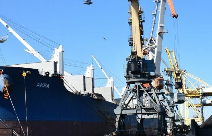 Порт Черноморска возобновил отгрузку удобрений