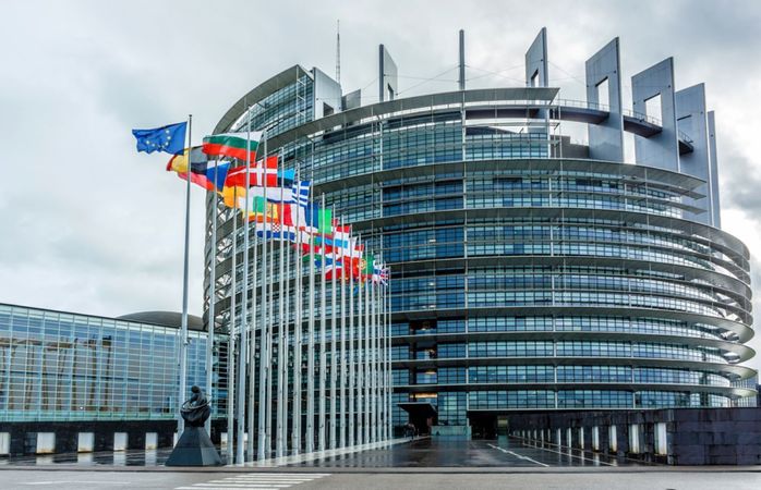 Европарламент рекомендовал дать Украине статус кандидата в члены ЕС