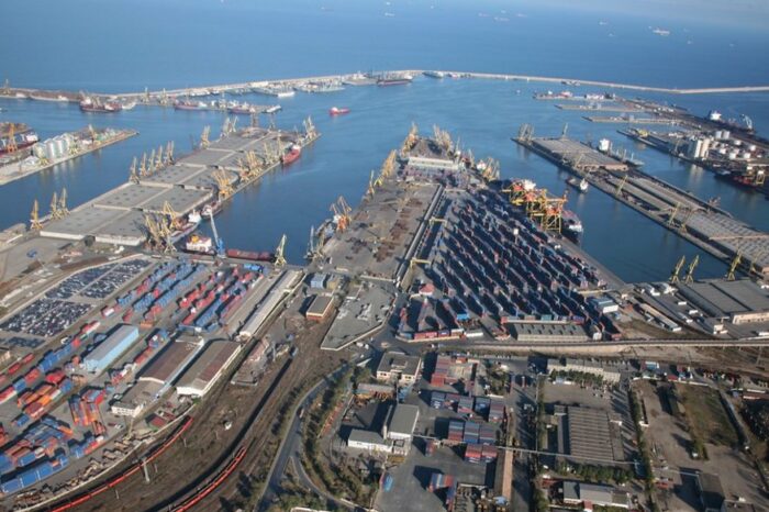 Украина договаривается об отправке агроэкспорта через порт Констанца