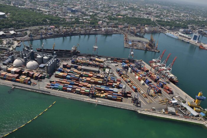 МИУ призвало отменить демередж для контейнеров, застрявших в портах
